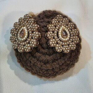 Ethnic Indian Wear. Elegant Gold and Cream Pearl Studs